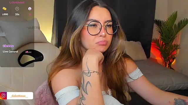 dakottaa  online show from 6, 4, 2026