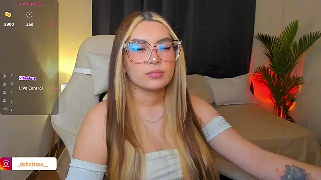 Snapshot of dakottaa_ chatting on 28, 5, 2026 dakottaa online show from 28, 5, 2026
