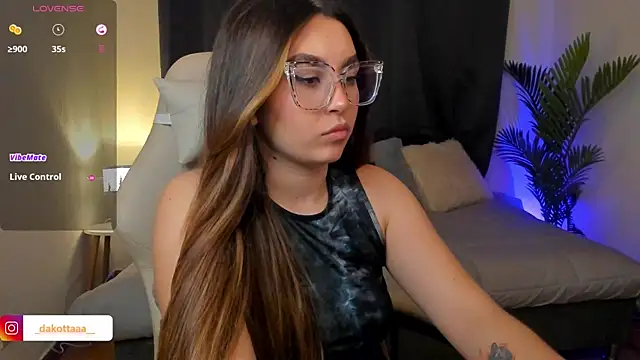 dakottaa  online show from 23, 11, 2025