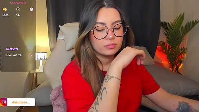 dakottaa  online show from 8, 4, 2026