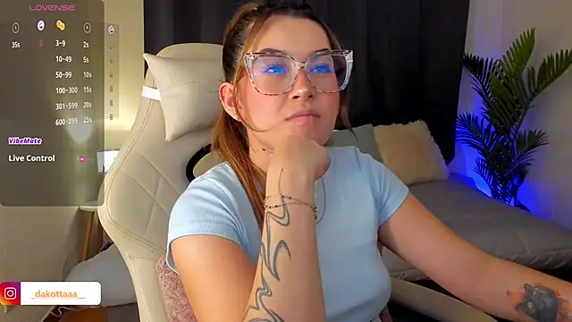 dakottaa  online show from 30, 10, 2025