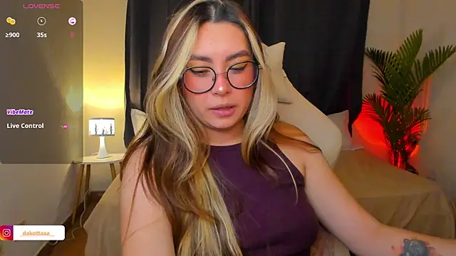 dakottaa  online show from 25, 7, 2026