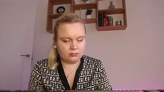 Snapshot of Karolina_love_ chatting on 16, 11, 2025 Karolina love online show from 16, 11, 2025