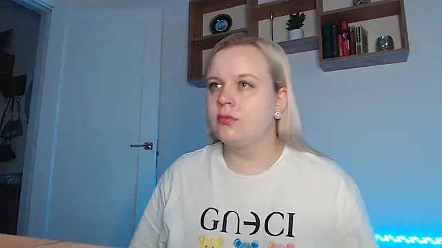 Snapshot of Karolina_love_ chatting on 26, 10, 2025 Karolina love online show from 26, 10, 2025