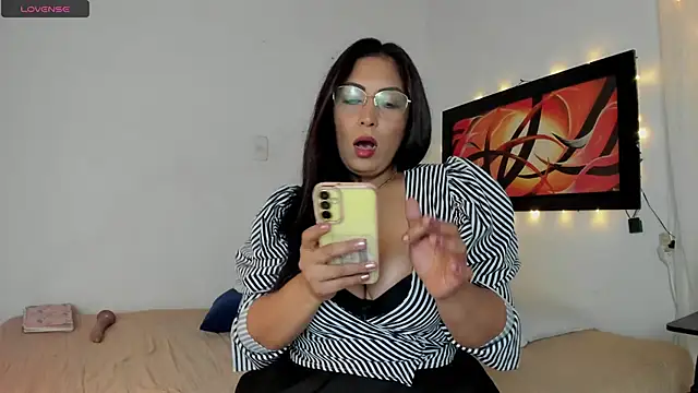 Snapshot of Lauralove_69 chatting on 25, 4, 2026 Lauralove 69 online show from 25, 4, 2026