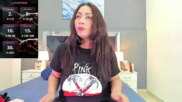 Lauralove 69 online show from 5, 11, 2025