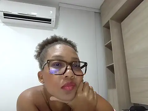 Snapshot of megan-hotxx chatting on 26, 6, 2026 megan-hotxx online show from 26, 6, 2026