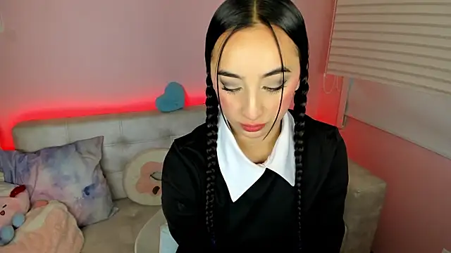 Snapshot of tinysara chatting on 4, 5, 2026 tinysara online show from 4, 5, 2026