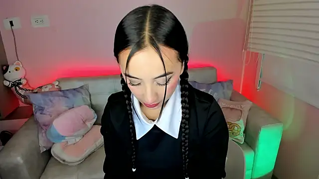 Snapshot of tinysara chatting on 22, 5, 2026 tinysara online show from 22, 5, 2026
