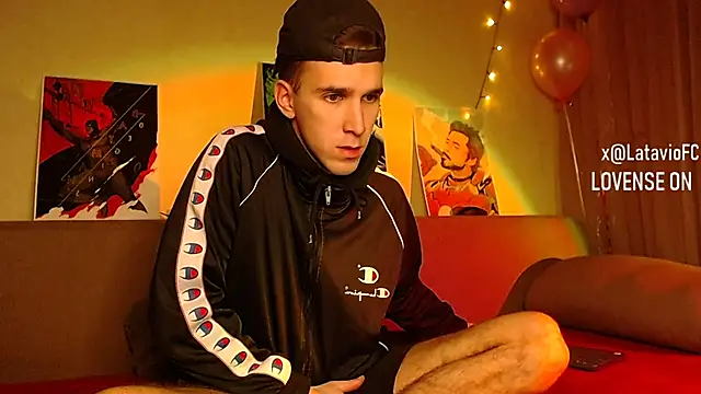 Snapshot of Midnighter_ chatting on 25, 12, 2024 Midnighter online show from 25, 12, 2024