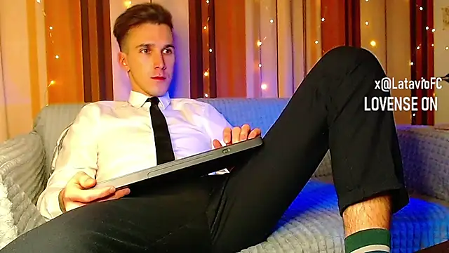 Snapshot of Midnighter_ chatting on 16, 12, 2025 Midnighter online show from 16, 12, 2025