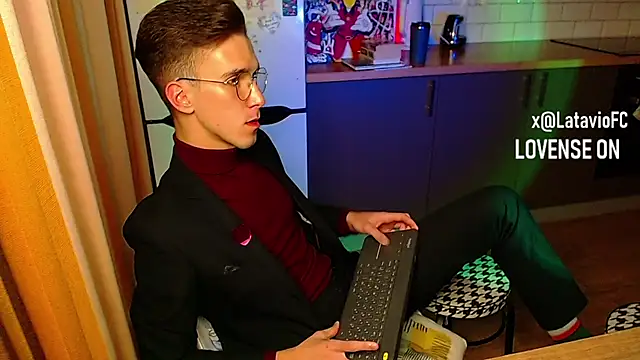 Snapshot of Midnighter_ chatting on 22, 9, 2025 Midnighter online show from 22, 9, 2025