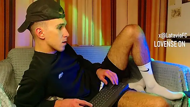 Snapshot of Midnighter_ chatting on 21, 11, 2025 Midnighter online show from 21, 11, 2025