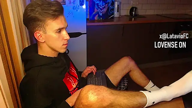 Snapshot of Midnighter_ chatting on 29, 10, 2025 Midnighter online show from 29, 10, 2025