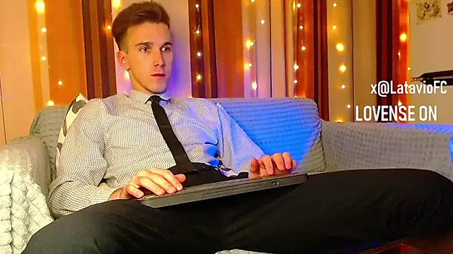 Snapshot of Midnighter_ chatting on 21, 12, 2025 Midnighter online show from 21, 12, 2025