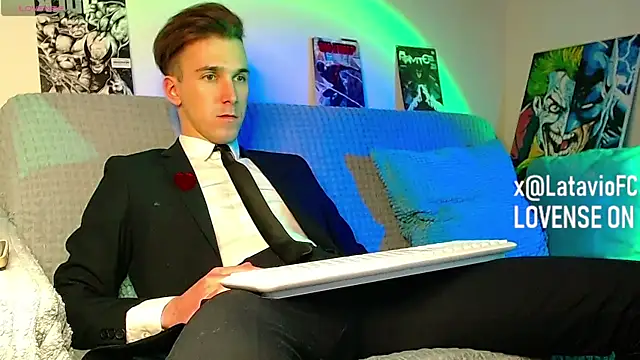 Snapshot of Midnighter_ chatting on 7, 4, 2026 Midnighter online show from 7, 4, 2026