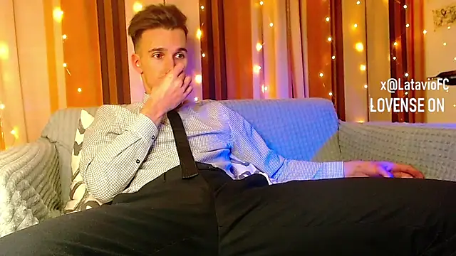 Snapshot of Midnighter_ chatting on 14, 12, 2025 Midnighter online show from 14, 12, 2025