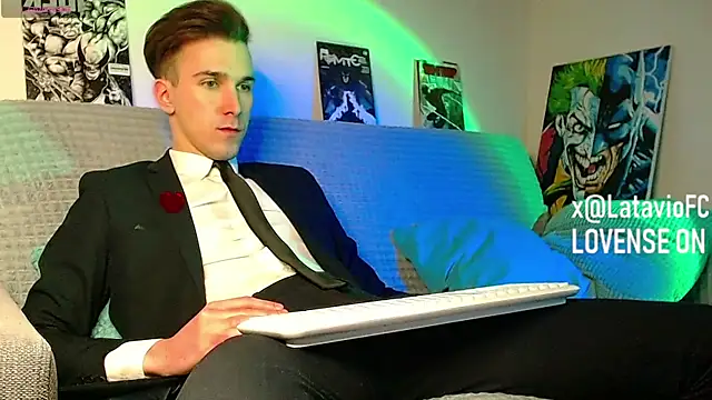 Snapshot of Midnighter_ chatting on 8, 4, 2026 Midnighter online show from 8, 4, 2026