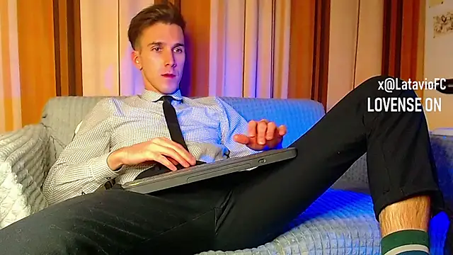 Snapshot of Midnighter_ chatting on 22, 11, 2025 Midnighter online show from 22, 11, 2025