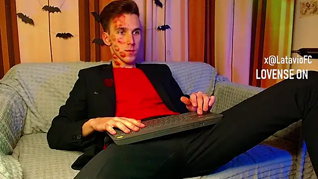 Snapshot of Midnighter_ chatting on 31, 10, 2025 Midnighter online show from 31, 10, 2025