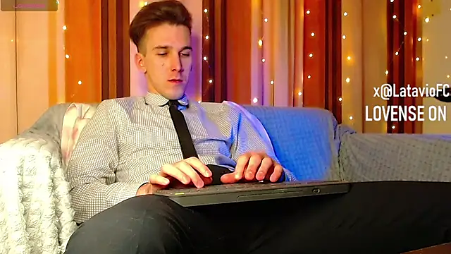 Snapshot of Midnighter_ chatting on 5, 2, 2026 Midnighter online show from 5, 2, 2026