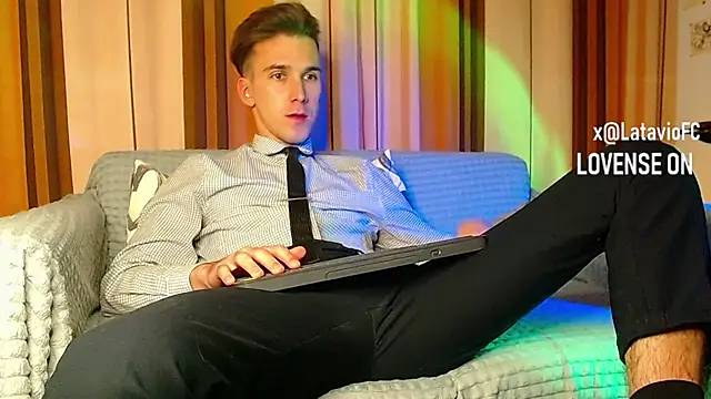 Snapshot of Midnighter_ chatting on 20, 11, 2025 Midnighter online show from 20, 11, 2025