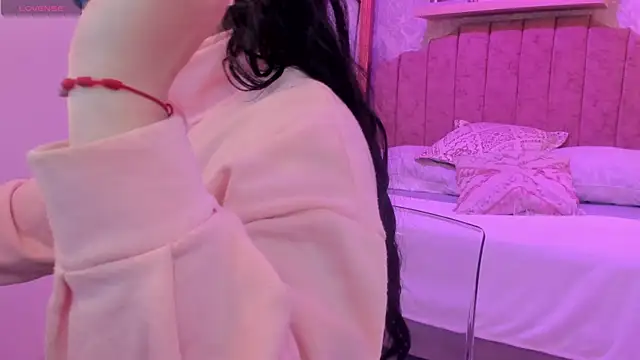 scarlet miller1 online show from 25, 10, 2025