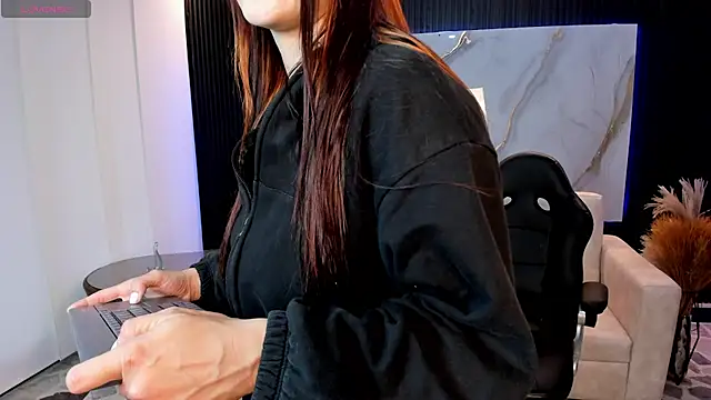 charlottewhitte online show from 10, 2, 2026