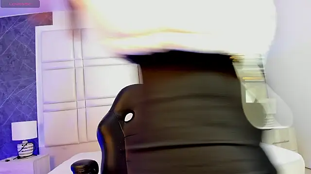 charlottewhitte online show from 18, 4, 2026