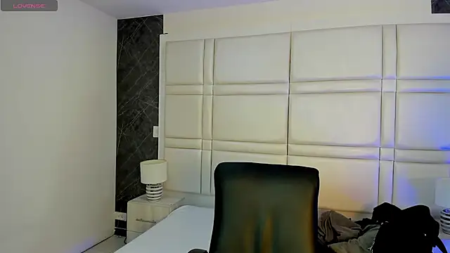 charlottewhitte online show from 28, 2, 2026