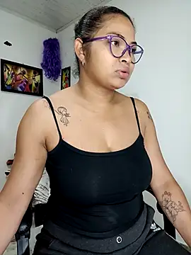 Snapshot of chalohott chatting on 18, 10, 2025 chalohott online show from 18, 10, 2025