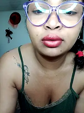 Snapshot of chalohott chatting on 19, 11, 2025 chalohott online show from 19, 11, 2025