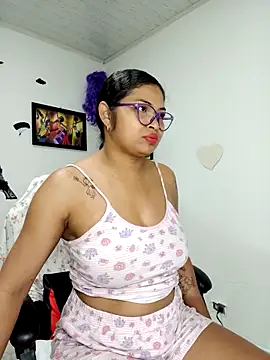 Snapshot of chalohott chatting on 23, 10, 2025 chalohott online show from 23, 10, 2025