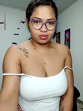 Snapshot of chalohott chatting on 4, 11, 2025 chalohott online show from 4, 11, 2025