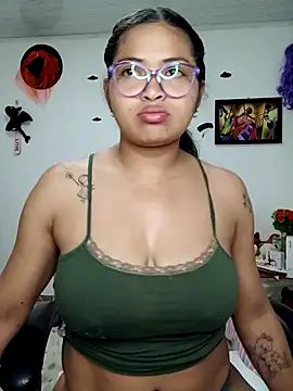 Snapshot of chalohott chatting on 13, 11, 2025 chalohott online show from 13, 11, 2025