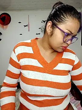 Snapshot of chalohott chatting on 12, 11, 2025 chalohott online show from 12, 11, 2025