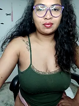 Snapshot of chalohott chatting on 30, 10, 2025 chalohott online show from 30, 10, 2025