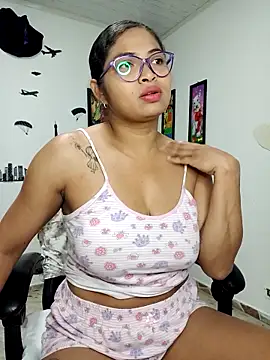 Snapshot of chalohott chatting on 22, 10, 2025 chalohott online show from 22, 10, 2025