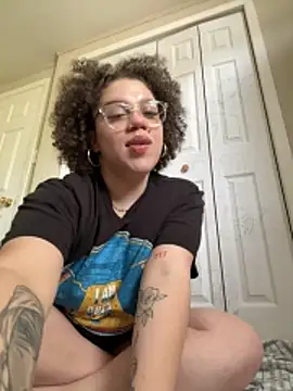 QueenNuttCollector online show from 24, 4, 2026