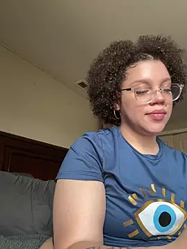 QueenNuttCollector online show from 13, 3, 2026