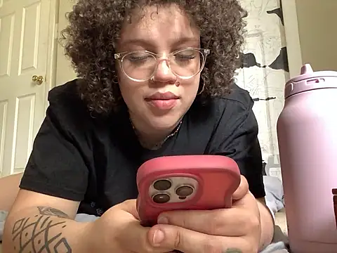 QueenNuttCollector online show from 29, 4, 2026