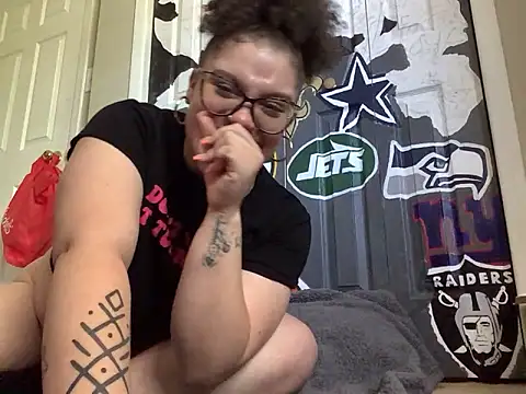Snapshot of QueenNuttCollector chatting on 12, 5, 2026 QueenNuttCollector online show from 12, 5, 2026