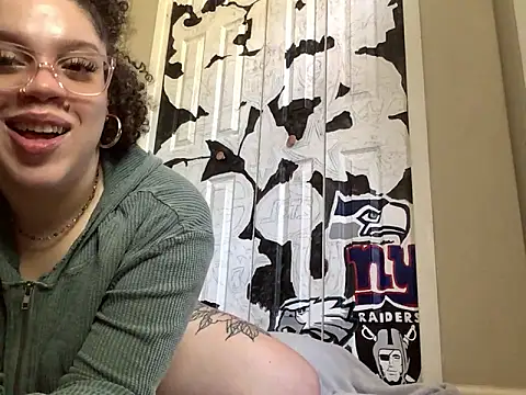 Snapshot of QueenNuttCollector chatting on 1, 5, 2026 QueenNuttCollector online show from 1, 5, 2026