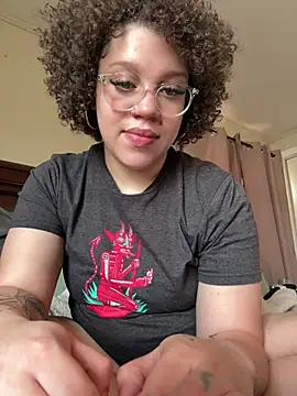 QueenNuttCollector online show from 4, 3, 2026