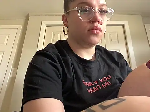 QueenNuttCollector online show from 7, 4, 2026