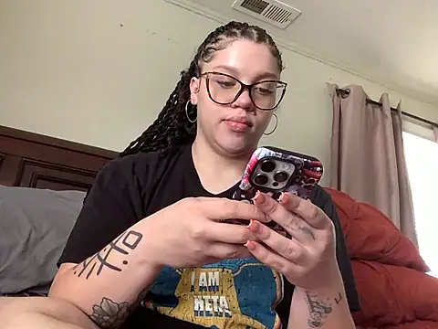 Snapshot of QueenNuttCollector chatting on 22, 5, 2026 QueenNuttCollector online show from 22, 5, 2026