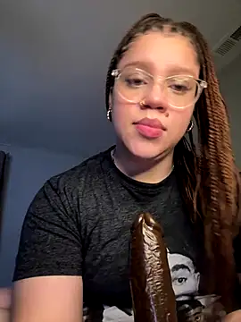 QueenNuttCollector online show from 2, 12, 2025