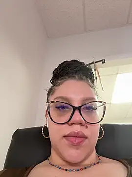 Snapshot of QueenNuttCollector chatting on 27, 5, 2026 QueenNuttCollector online show from 27, 5, 2026