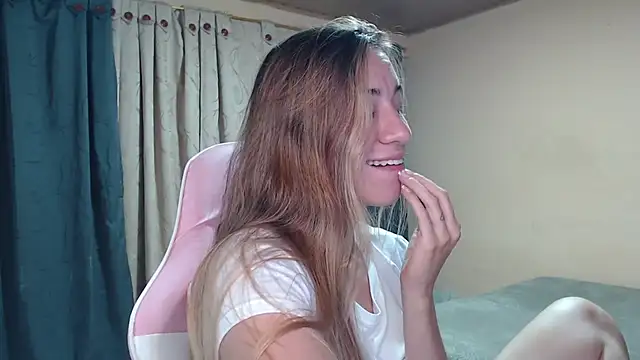 Snapshot of angel_girl0610 chatting on 19, 7, 2026 angel girl0610 online show from 19, 7, 2026