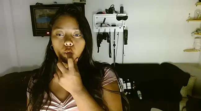 Chiara petterson online show from 3, 3, 2025